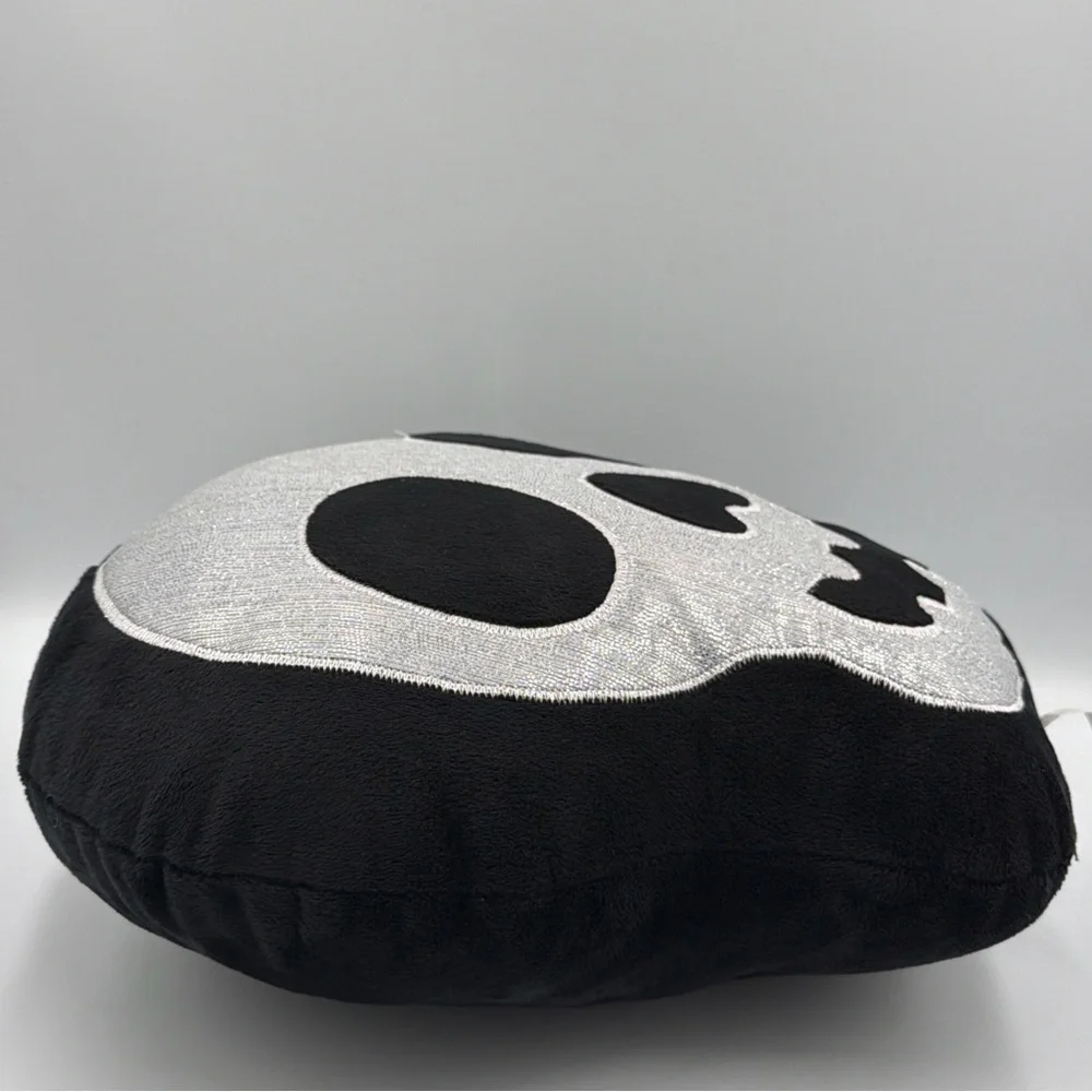 Halloween Skull Velvety Soft Throw Pillow Skeleton 2024 Black